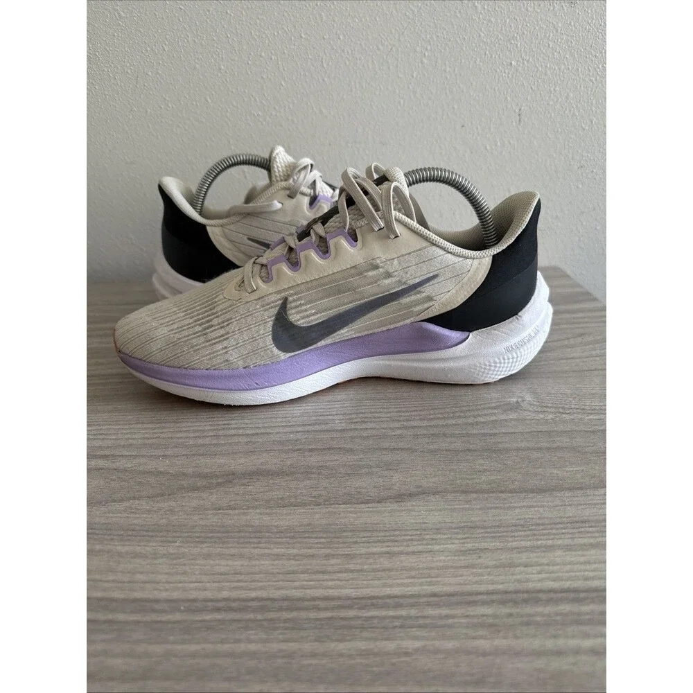 Nike Women’s Air Winflo 9 ‘Light Orewood Brown’ DD8686-103 Shoes Women’s Size 9‎